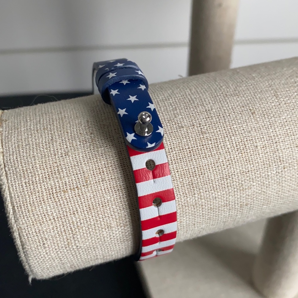 FREE WITH PURCHASE KEEP Collective leather bracelet